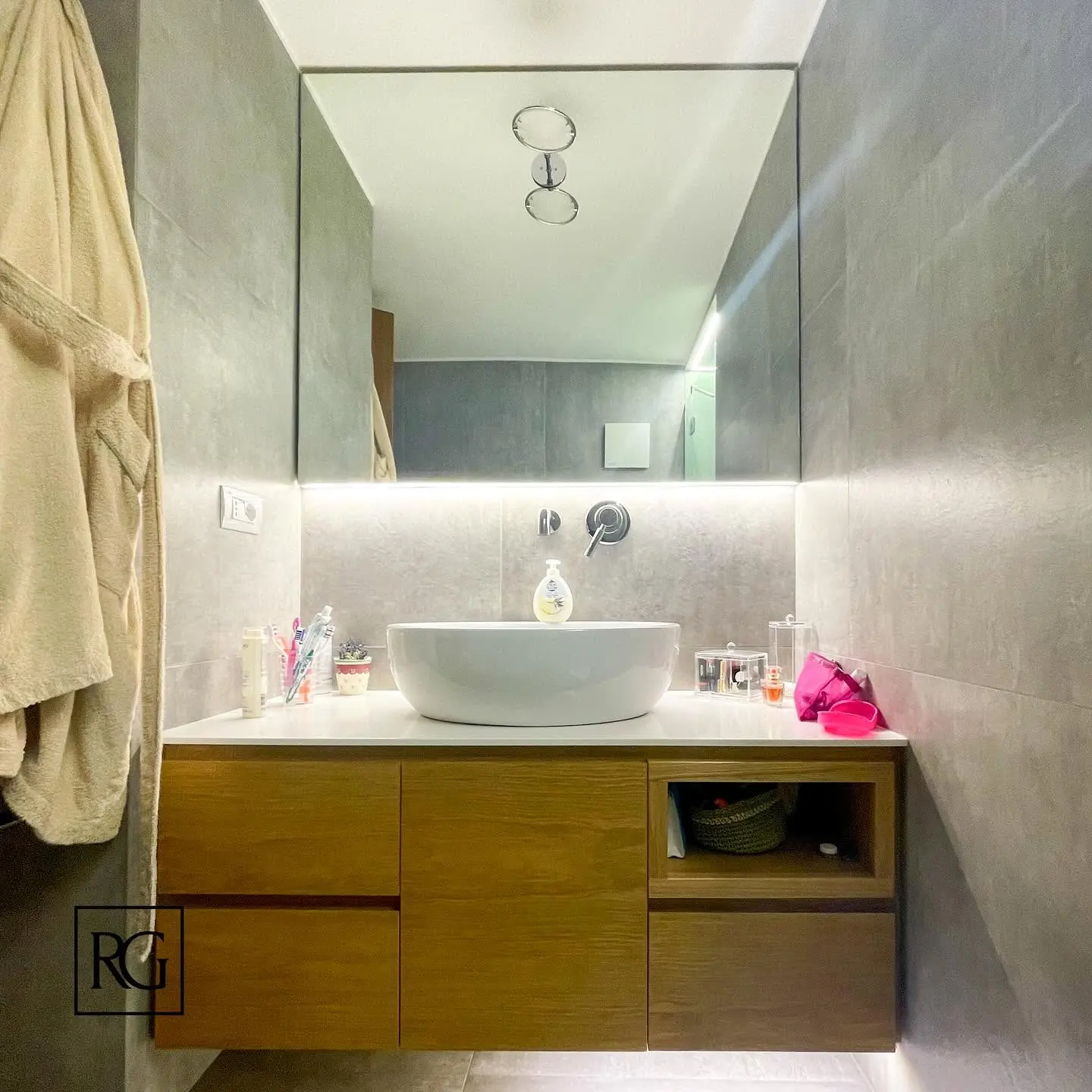 Bagno moderno con vessel