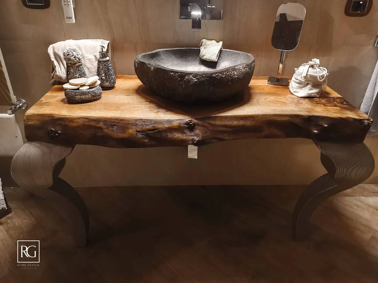 Bagno rustico live-edge