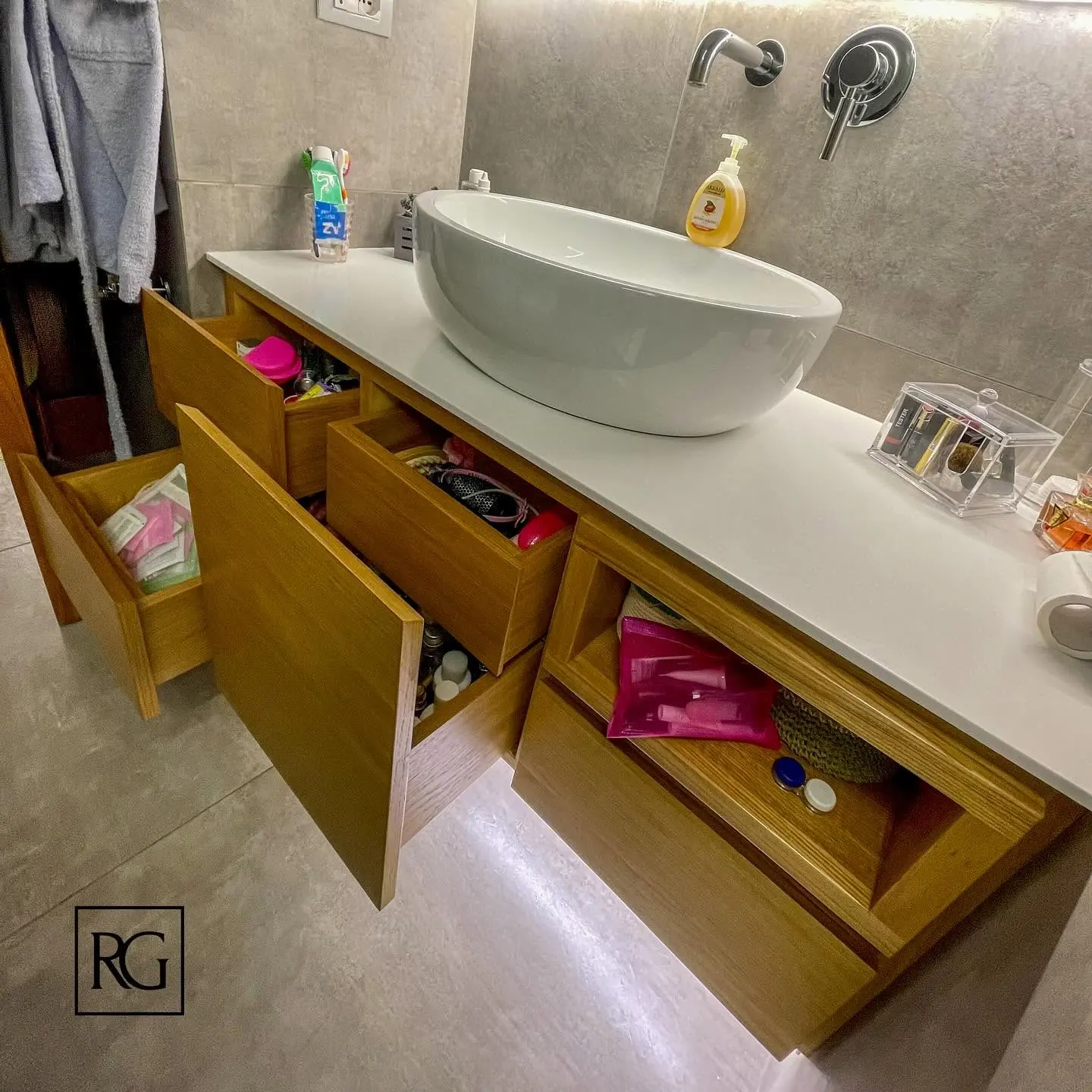 Mobile lavabo con cassetti